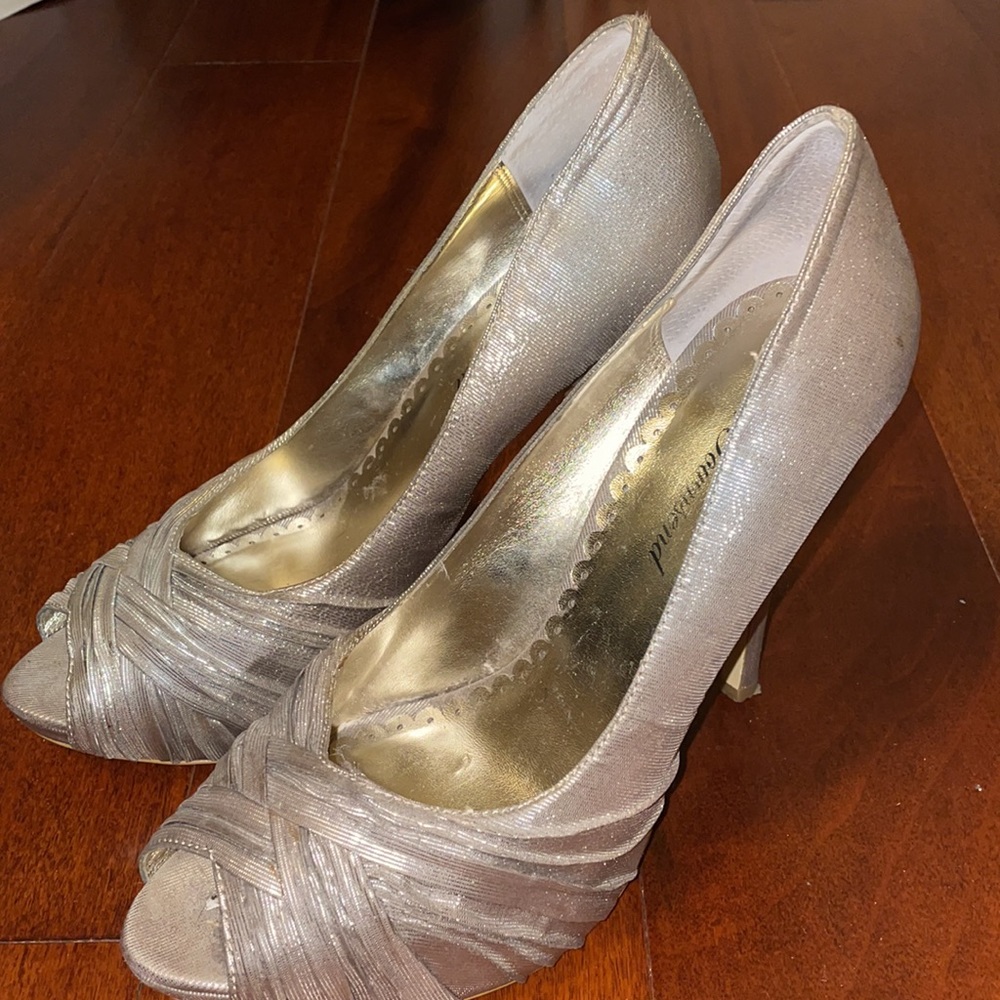 Shoes - Picture 4 of 4
